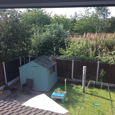 Stunning Homestay In Wolverhampton Bushbury Bagian luar foto