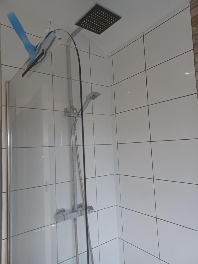 Stunning Homestay In Wolverhampton Bushbury Bagian luar foto